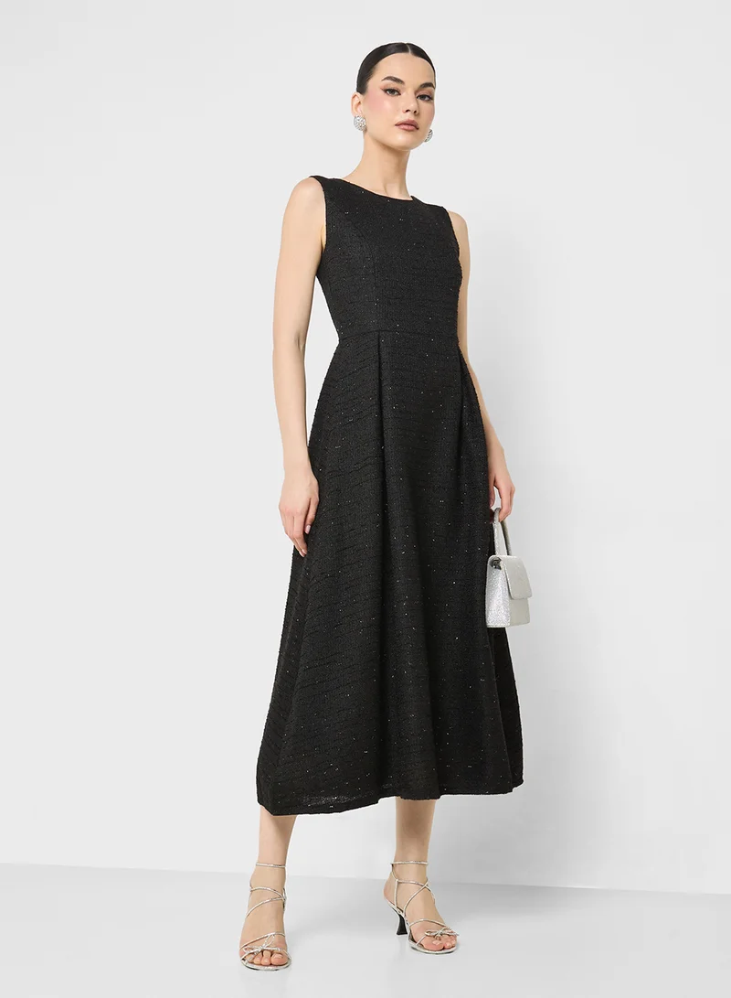 جينجر Shirred Volume Hem Midi Dress