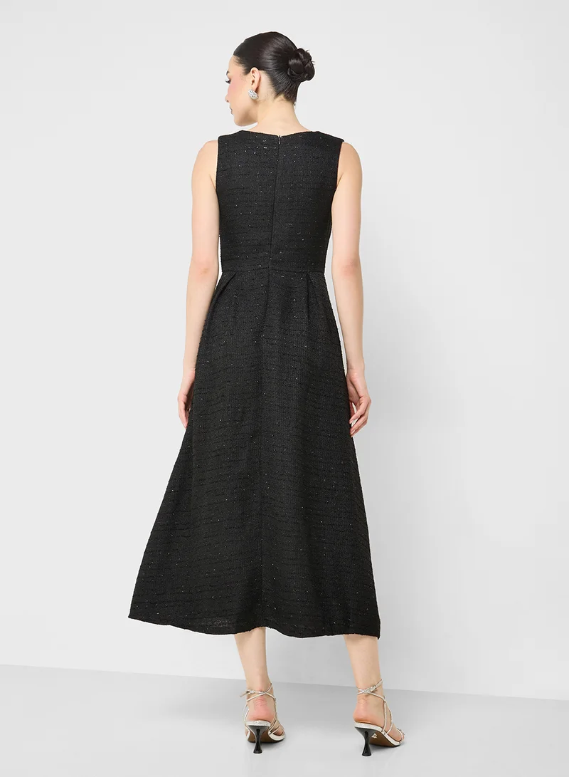 جينجر Shirred Volume Hem Midi Dress