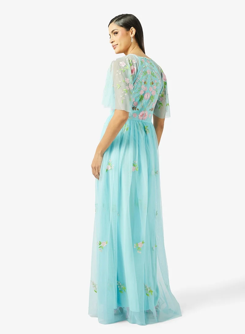 فروك اند فرل فستان ماكسي بأكمام قصيرة من الشبك المزخرف