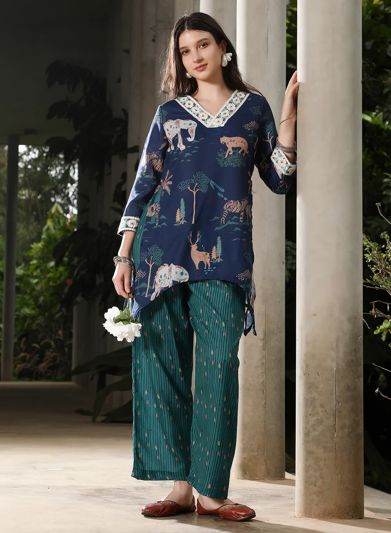  قصة Qissa Women's Navy Blue & Emerald Green Indie-Folk Kurta Set For Ethnic Wear | V-Neck, Quarter Regular Sleeves | Graphic Print Plain Fabric | 2 Piece Kurta Set Designed For Casual & Daily Wear
