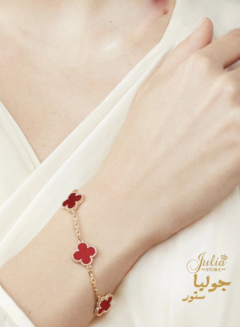 جوليا ستور سوار من الفولاذ المقاوم للصدأ مطلي بالذهب عيار 18 قيراطًا على شكل زهرة البرسيم ذات الأربع أوراق للنساء - أحمر - Image 2