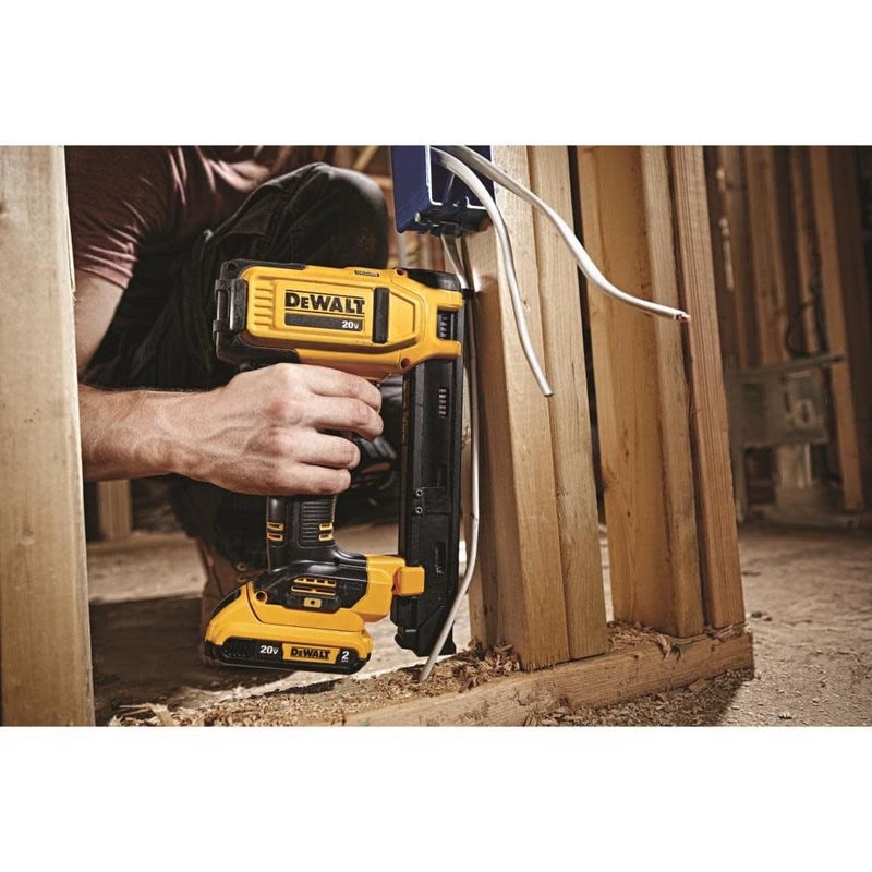 DEWALT 20V MAX* Stapler Kit for Cables (DCN701D1) - Image 4
