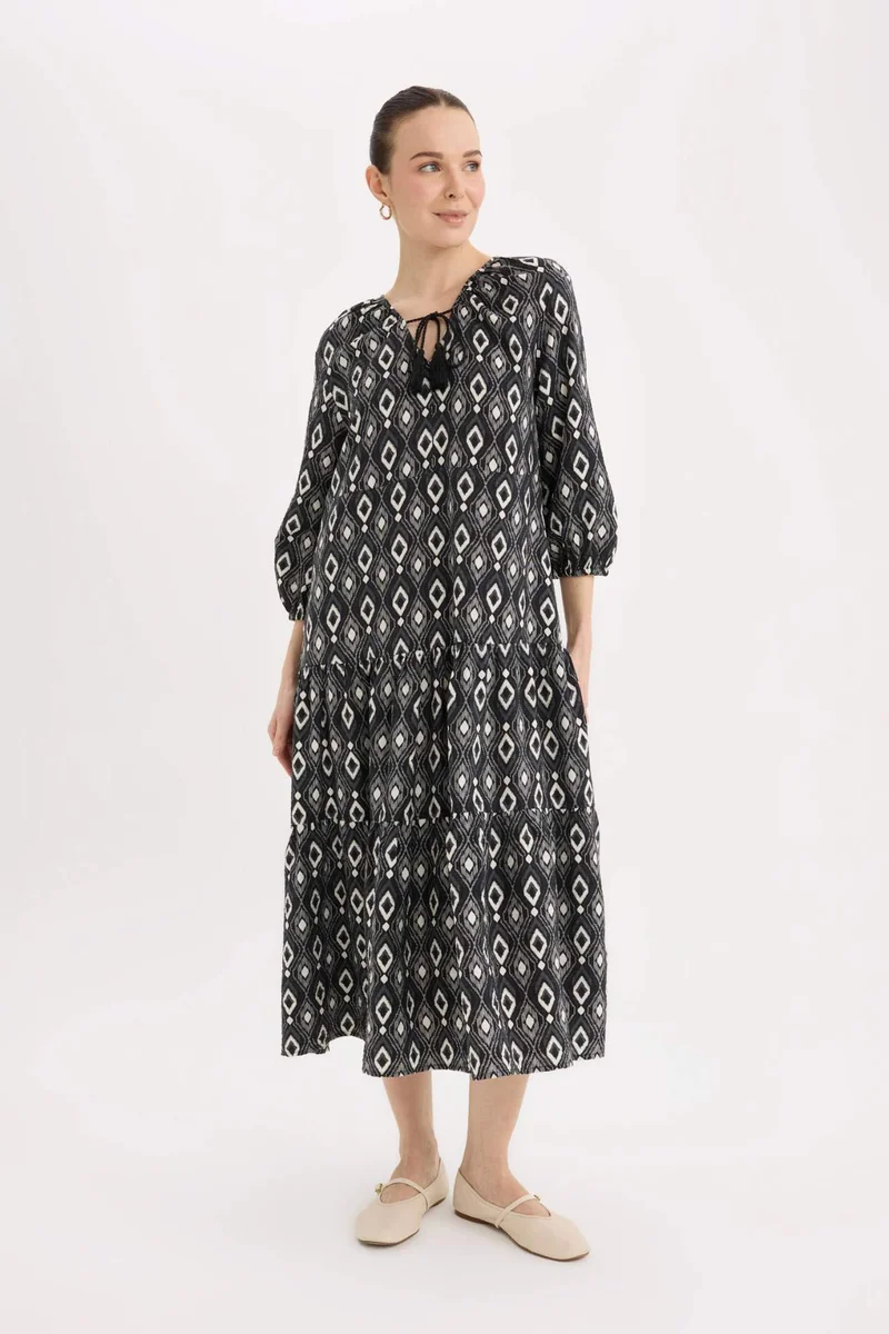 ديفاكتو A Cut V-Neck Dress