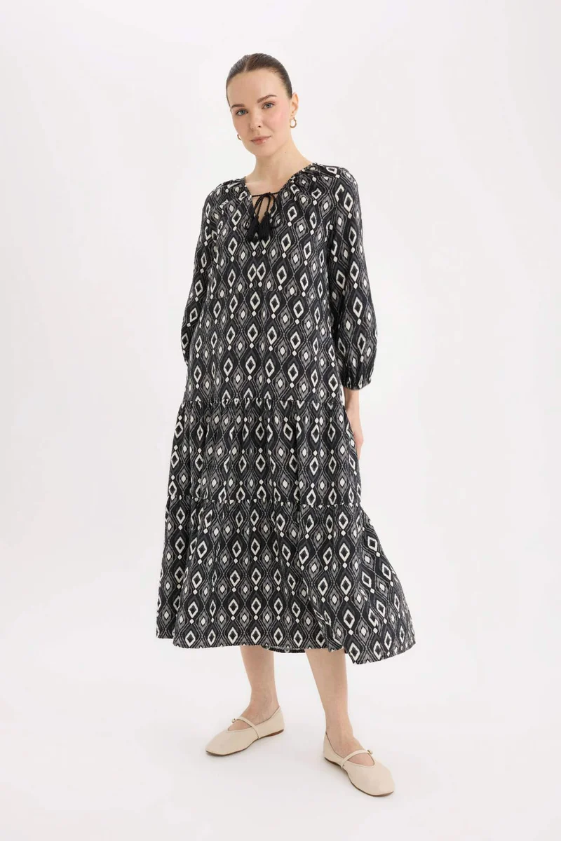 ديفاكتو A Cut V-Neck Dress