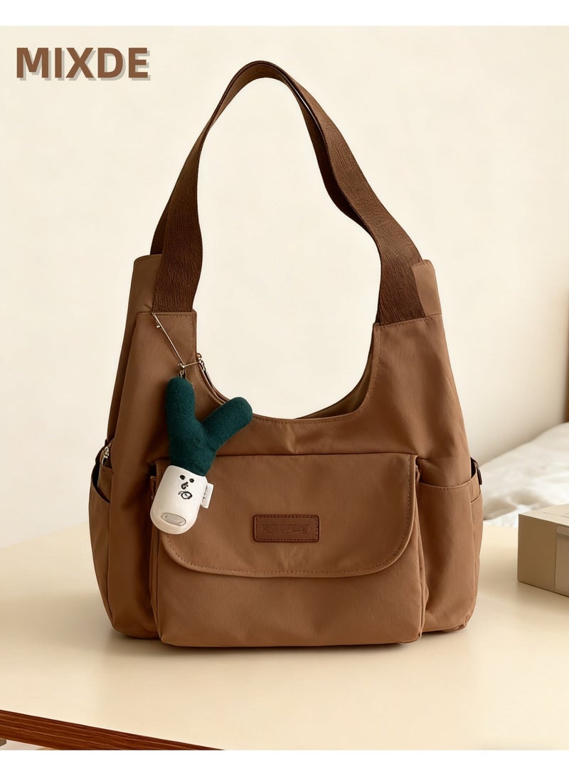 ميكسد حقيبة الكتف البرونية النايلون العادية للنساء ، متعددة الجيب خفيفة الوزن مع قلادة لطيفة ، مثالية للتنقل اليومي والتسوق والسفر - Image 1