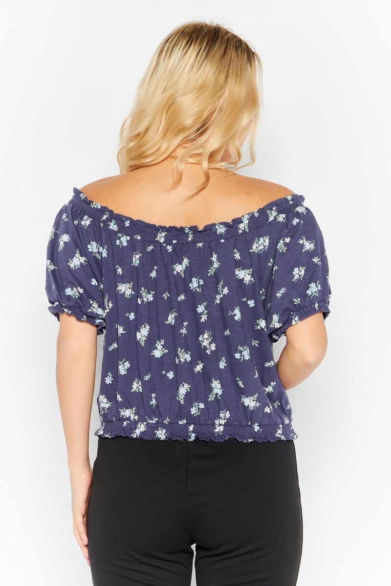 LUCKY BRAND بلوزة نسائية بأكتاف مكشوفة وأكمام قصيرة بطبعة زهور، مزيج كحلي - Image 3