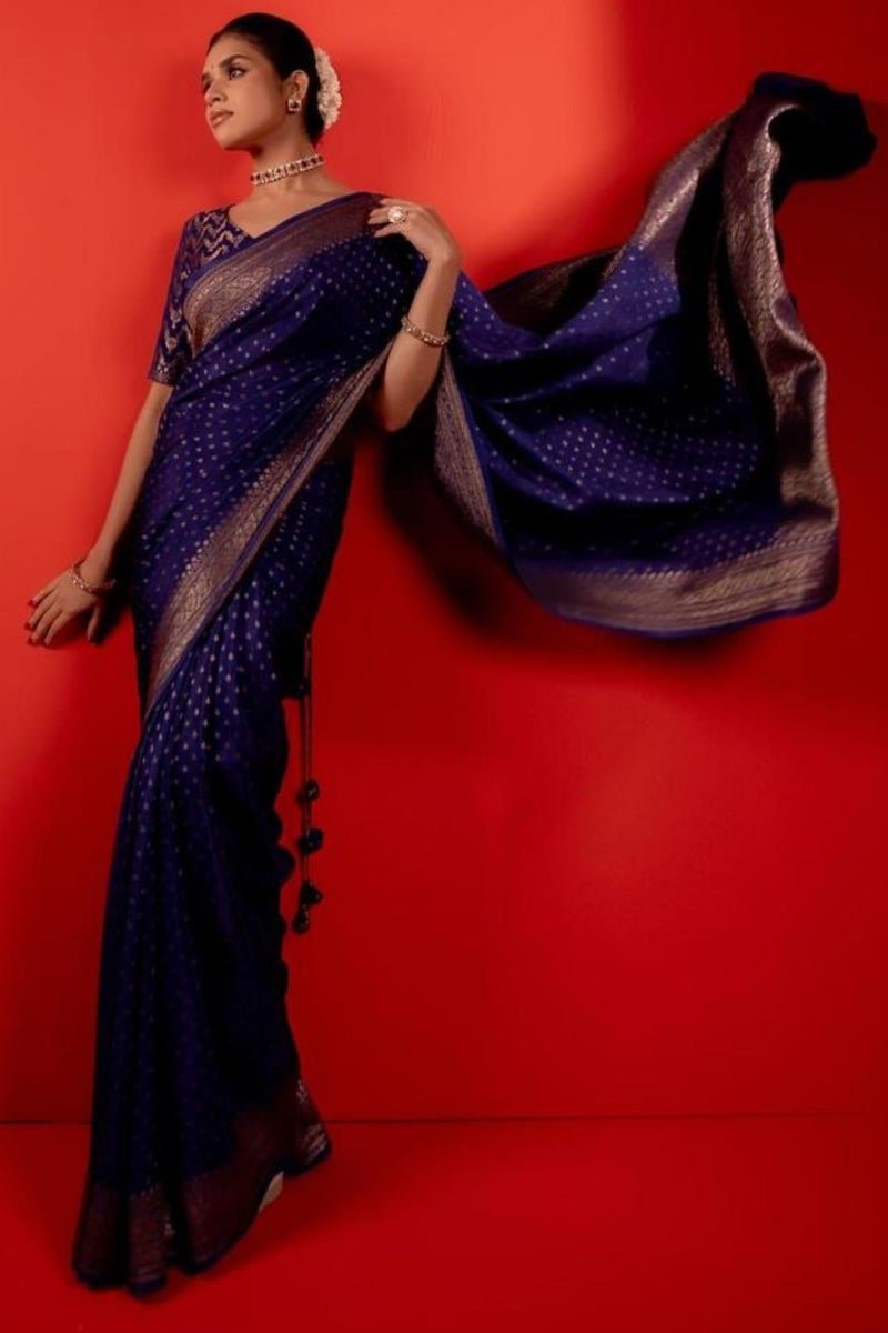 SGF11 Women's Kanjivaram Soft Silk Handloom Saree Golden Zari With Blouse Piece (Dark Blue) - Image 5