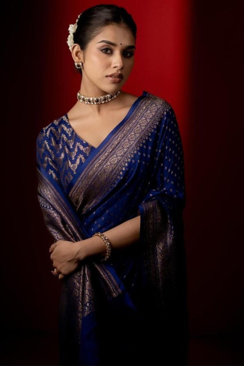 SGF11 Women's Kanjivaram Soft Silk Handloom Saree Golden Zari With Blouse Piece (Dark Blue) - Image 3