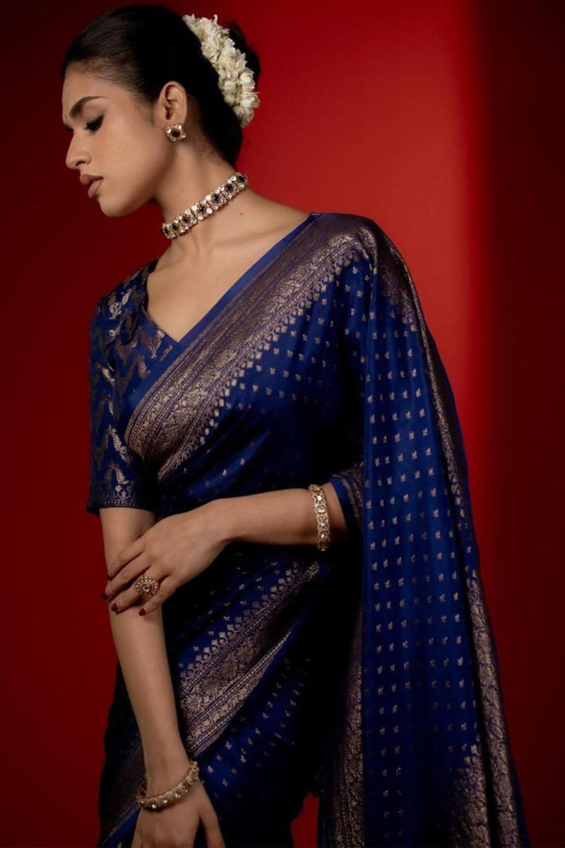 SGF11 Women's Kanjivaram Soft Silk Handloom Saree Golden Zari With Blouse Piece (Dark Blue) - Image 2
