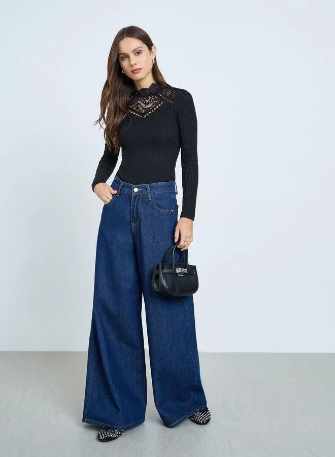 تايك تو توب أسود بأكمام طويلة مزين بدانتيل