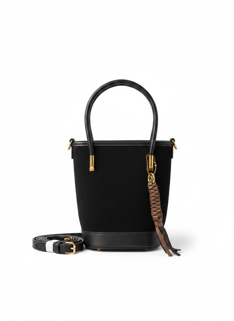 Elegant women's handbag in black premium leather with a shoulder strap and braided details, a modern design perfect for everyday occasions, size 20X19