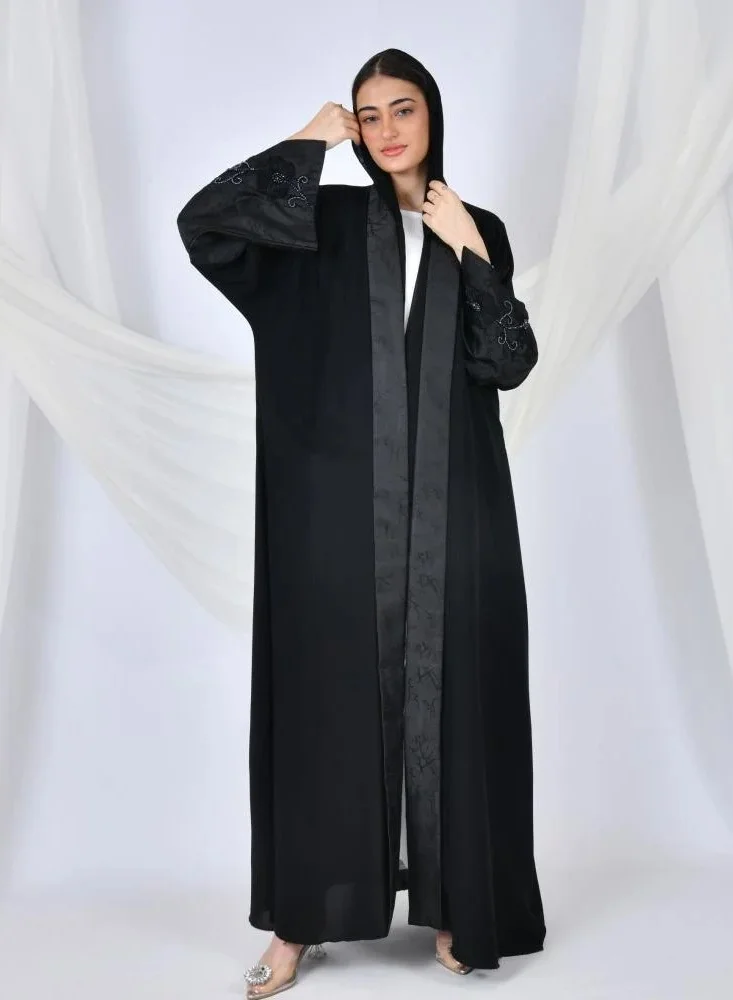 lamha abaya Black quarter-cloche wrap abaya with jacquard fabric and wide sleeves decorated with embroidery