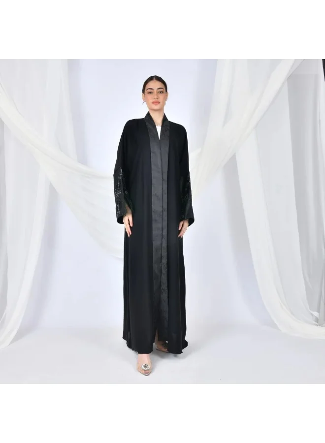 lamha abaya Black quarter-cloche wrap abaya with jacquard fabric and wide sleeves decorated with embroidery