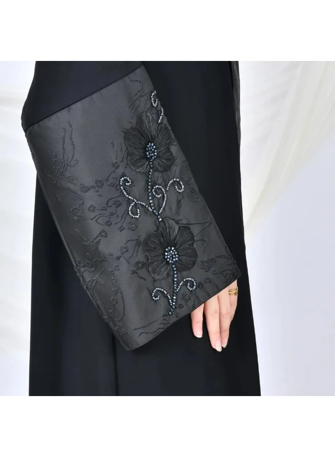 lamha abaya Black quarter-cloche wrap abaya with jacquard fabric and wide sleeves decorated with embroidery