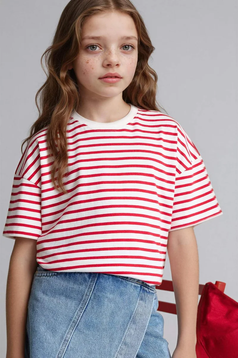 ديفاكتو Girl Relax Fit Crew Neck Striped T-Shirt