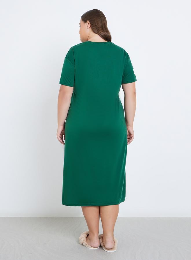 ستايلي فستان نوم مطبوع عليه كاليفورنيا بتفاصيل تطريز ستايلي بلس - Image 5