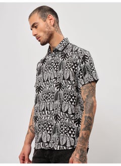Beyoung Half Sleeve Leafy Mirage Hawaiian Shirt for Men Multicolour  - Image 5
