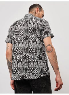 Beyoung Half Sleeve Leafy Mirage Hawaiian Shirt for Men Multicolour  - Image 4