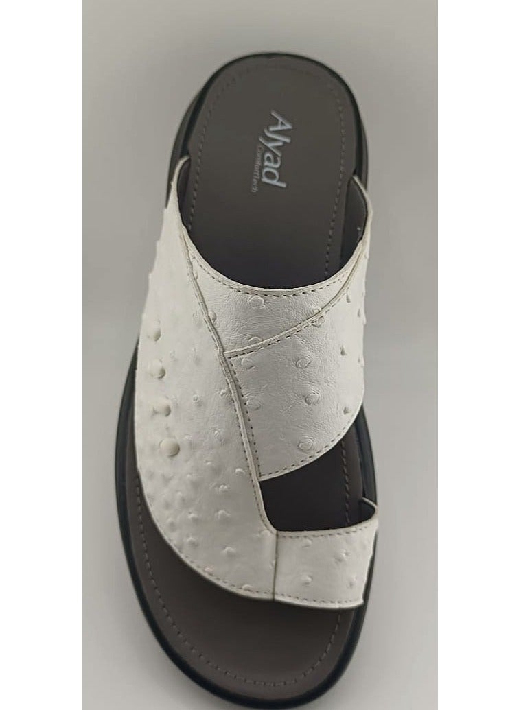 النهام صندل عربي رجالي فاخر - مصنوع يدويًا من جلد طبيعي بنقشة النعام، مريح وأنيق - Image 1