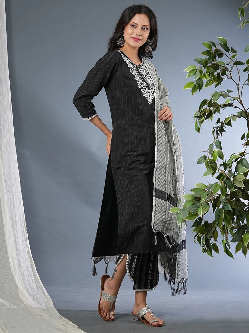 globus Women Floral Embroidered Straight Kurta & Trousers With Dupatta