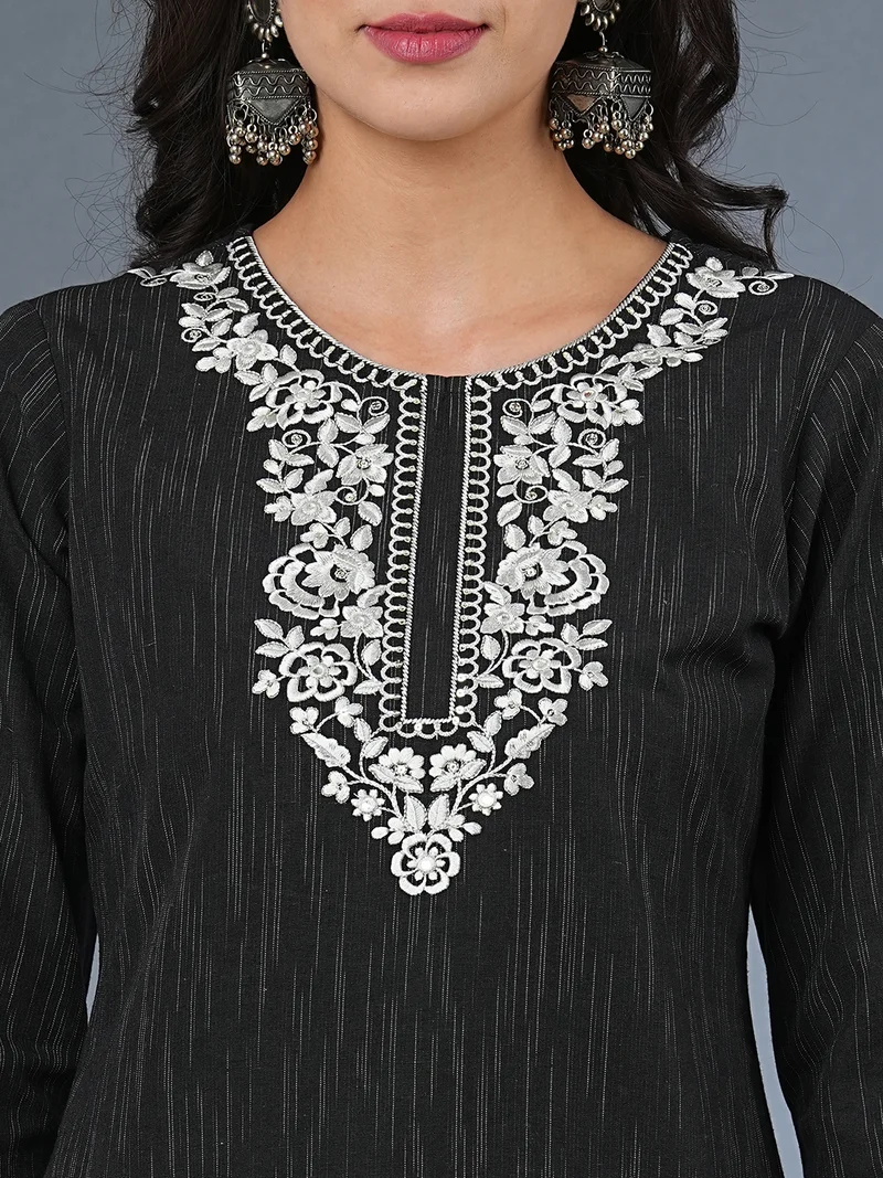 globus Women Floral Embroidered Straight Kurta & Trousers With Dupatta