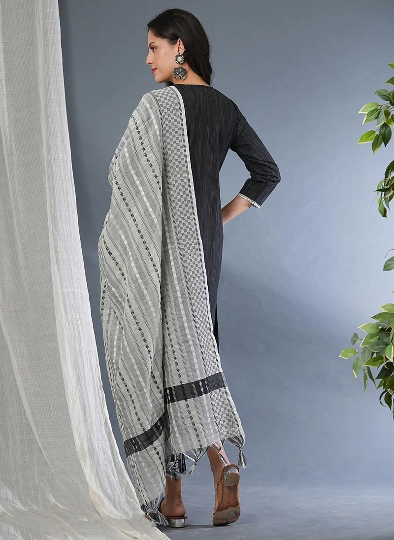 globus Globus Women Floral Embroidered Straight Kurta & Trousers With Dupatta
