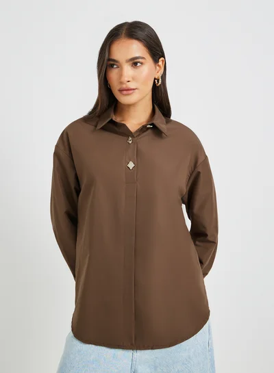 ستايلي قميص بأزرار واسع بياقة عريضة