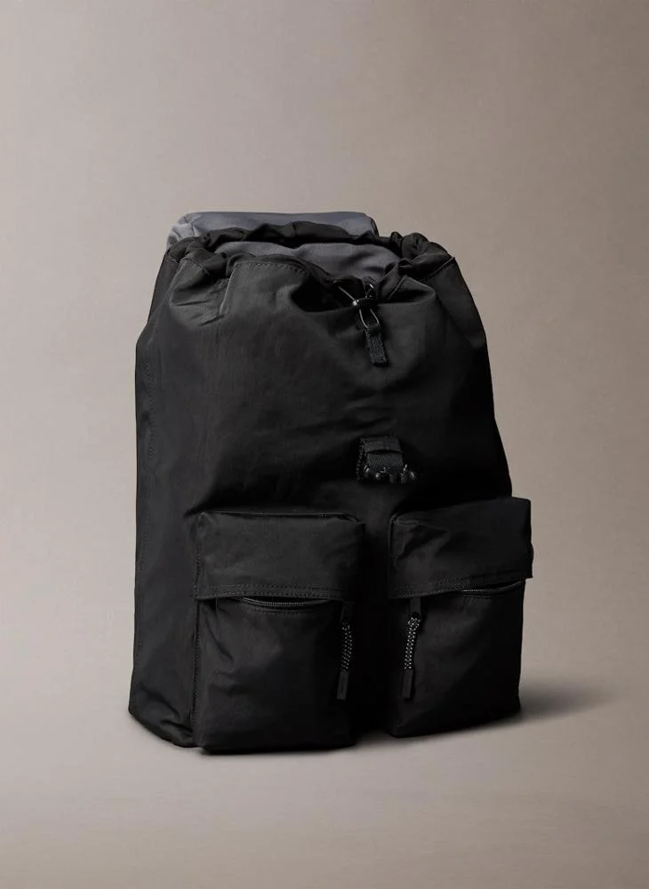 كالفن كلاين جينز حقيبة ظهر كاجوال بغطاء مفتوح