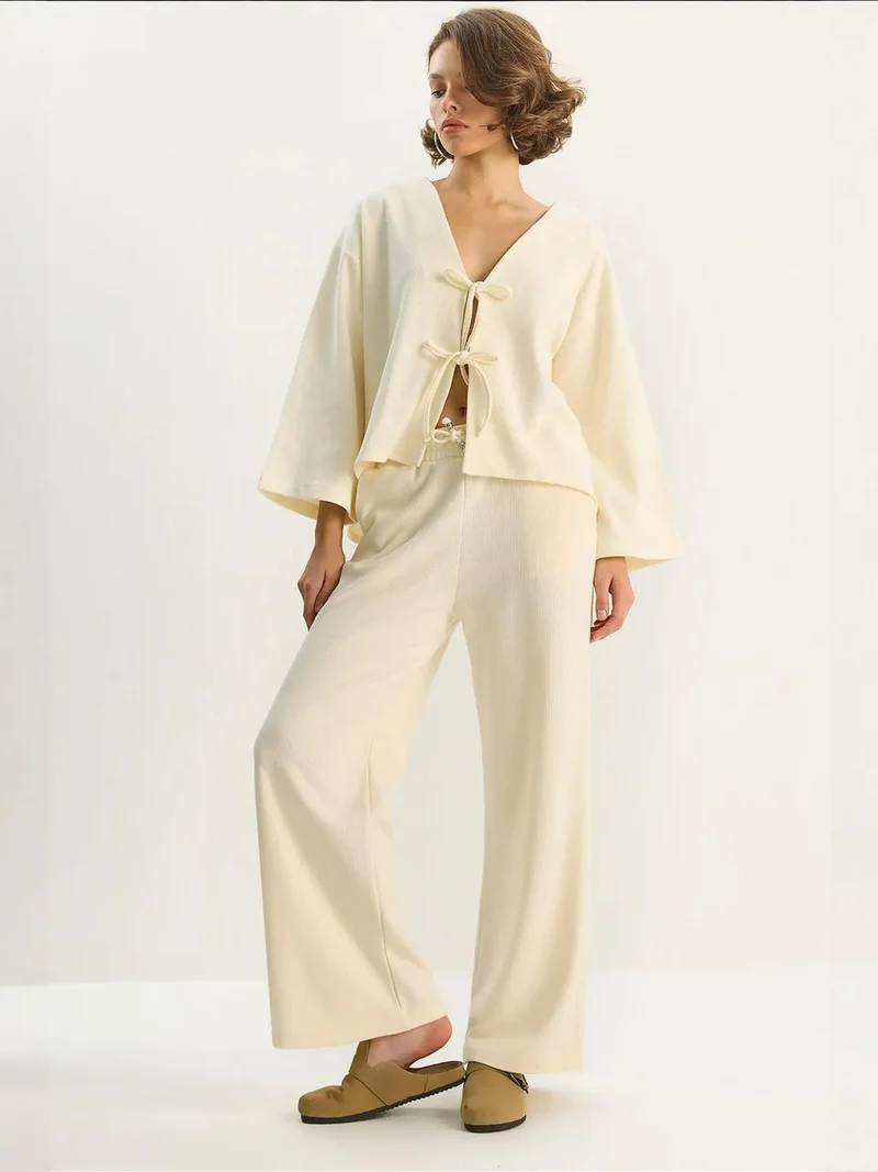 بيانكو لوتشي طقم كارديجان محبوك بياقة على شكل حرف  وبنطلون واسع الساق