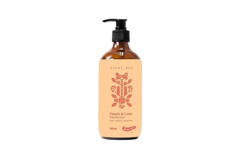 Everyday Essentials صابون يد سائل طبيعي لتنظيف عميق وترطيب - مجموعة 3 عبوات من صابون اليد بنكهة الفراولة والخوخ والتفاح الأخضر - آمن للأطفال وصديق للبيئة ومصنوع من النباتات - Image 3