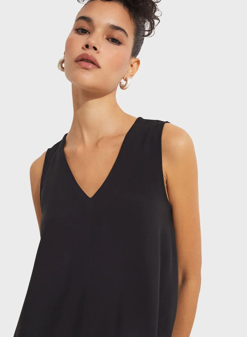 JUNE Sleeveless V-Neck Dress