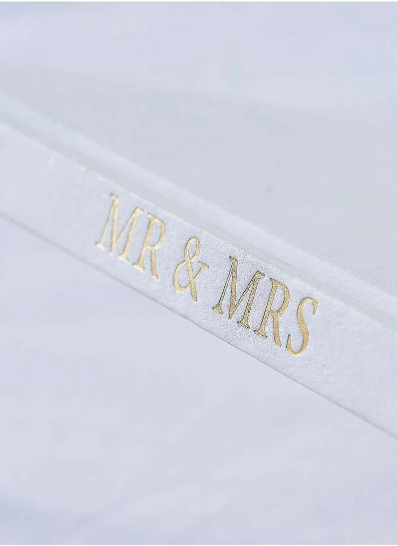 جينجر راي Guestbook - White Embossed with gold paper edge