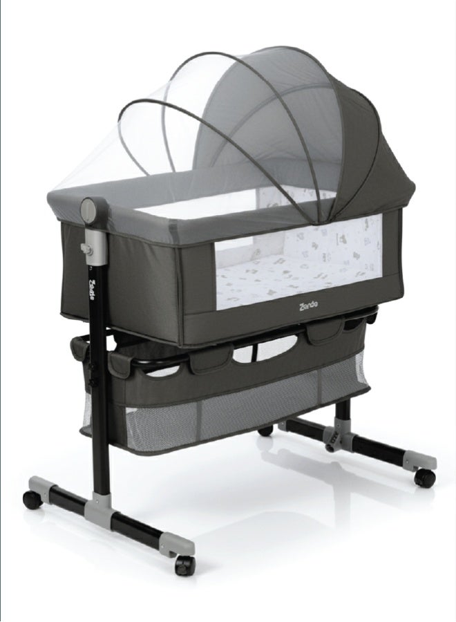 زينيث سرير أطفال 4 في 1، مهد للأطفال، سرير بجانب السرير بعجلات، سرير قابل لتعديل الارتفاع، قابل للطي بسهولة مع مرتبة مريحة، شبك للحماية من البعوض، ومساحة تخزين للرضع/حديثي الولادة – رمادي داكن - Image 1