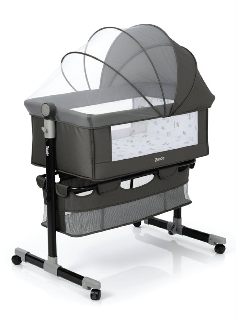 زينيث سرير أطفال 4 في 1، مهد للأطفال، سرير بجانب السرير بعجلات، سرير قابل لتعديل الارتفاع، قابل للطي بسهولة مع مرتبة مريحة، شبك للحماية من البعوض، ومساحة تخزين للرضع/حديثي الولادة – رمادي داكن - Image 1