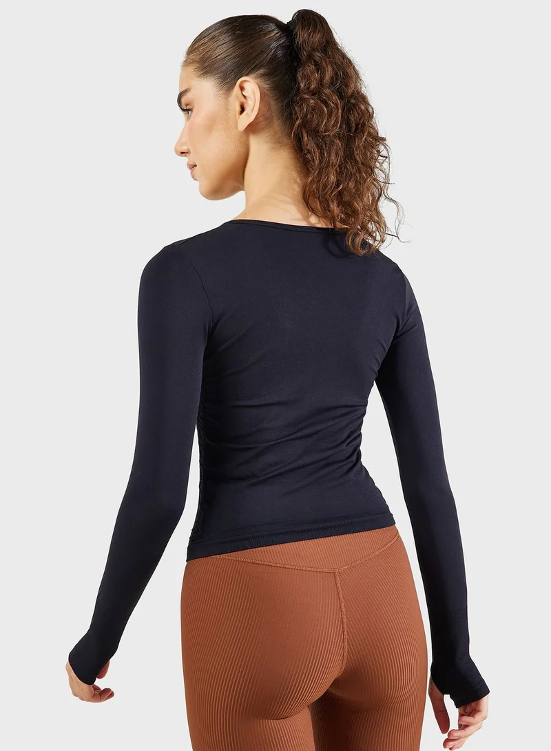 فورورد تيشيرت بأكمام طويلة بقصة ضيقة