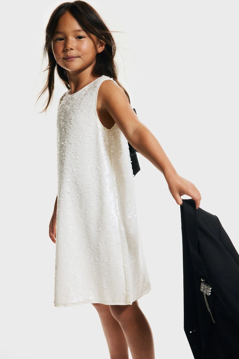 اتش اند ام فستان مزيّن بالترتر مع فيونكة