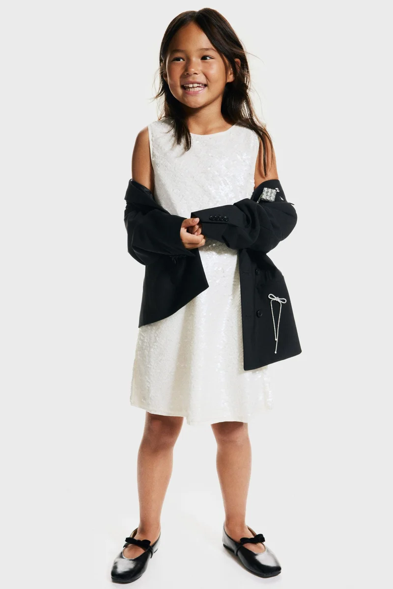 اتش اند ام فستان مزيّن بالترتر مع فيونكة