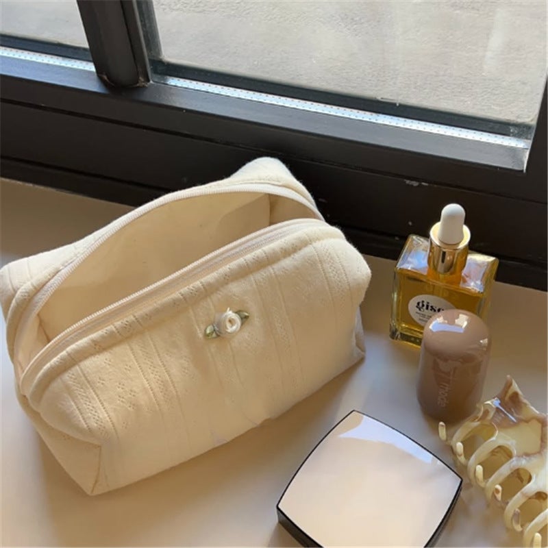 Spot Soft Knitted Cosmetic Bag Cute Flowers Large Capacity Toiletries And Skin Care Product Storage Bag Travel Bag - Image 3