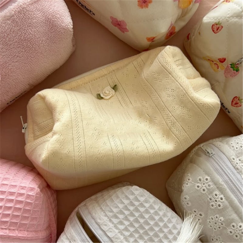 Spot Soft Knitted Cosmetic Bag Cute Flowers Large Capacity Toiletries And Skin Care Product Storage Bag Travel Bag - Image 2