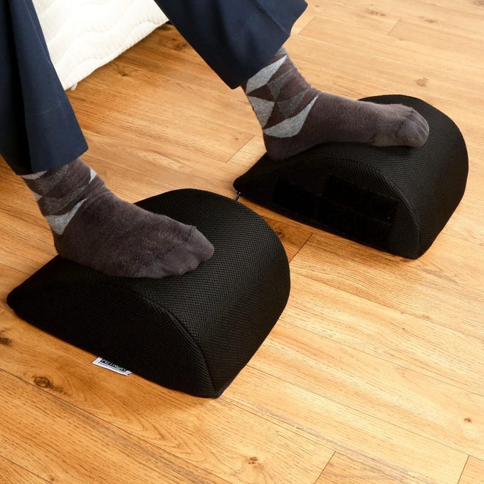 DETACHABLE FOOT REST FOR UNDER DESK DESK FOOTREST FOR OFFICE AND HOME WORKING CAN BE USE COMBINED OR SEPARATED WASHABLE COVER SIZE 17X12X5 INCHES PACK OF 1