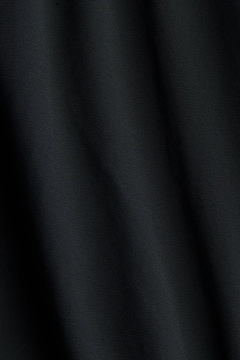 اتش اند ام فستان من الشيفون بياقة هالتر