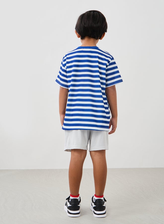 Styli Graphic Print Round Neck T-Shirt and Shorts Set  - Image 4