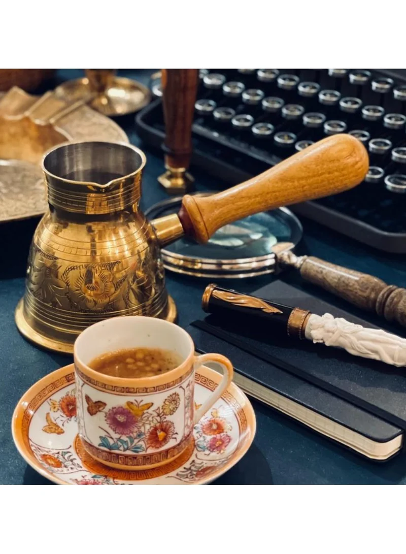 كويزيرا إبريق قهوة نحاسي على الطراز التركي من كويسيرا بمقبض خشبي.