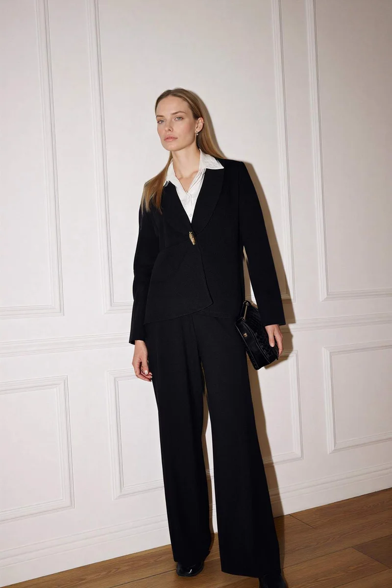 ديفاكتو Asymmetric V-Neck Pique Cardigan