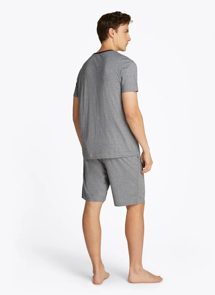 تومي هيلفيغر Crew Neck T-Shirt & Shorts Set