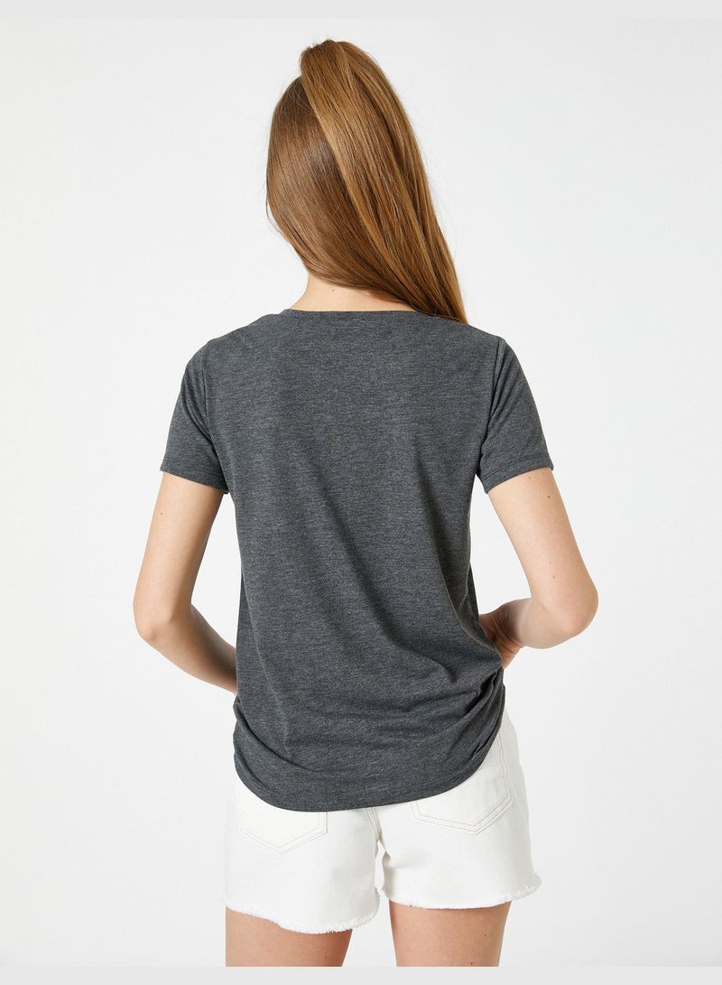 KOTON تي شيرت قطن مطبوع بأكمام قصيرة وياقة دائرية - Image 4