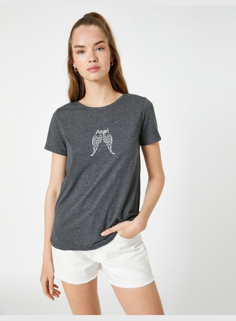 KOTON تي شيرت قطن مطبوع بأكمام قصيرة وياقة دائرية - Image 3