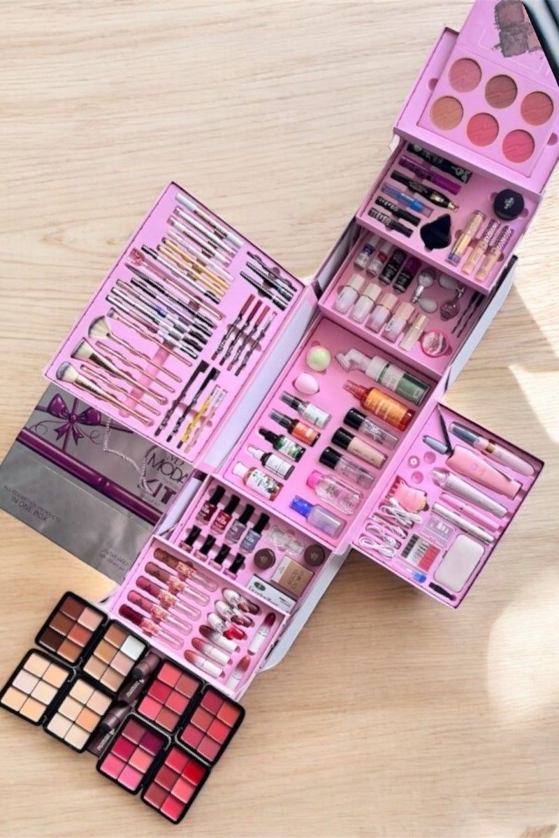 مودا بكس موده المطور – 140 قطعة متكاملة لمكياج وعناية لا مثيل لها - Image 3