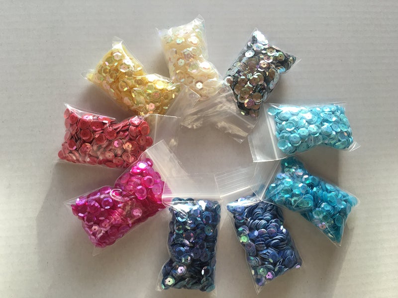 Golden Leaf Sequins 8mm 800/Pkg Royal Blue Iridescent - Image 3