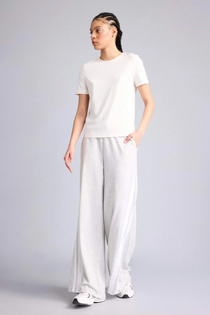 ديفاكتو Regular Fit Crew Neck Short Sleeves T-Shirt